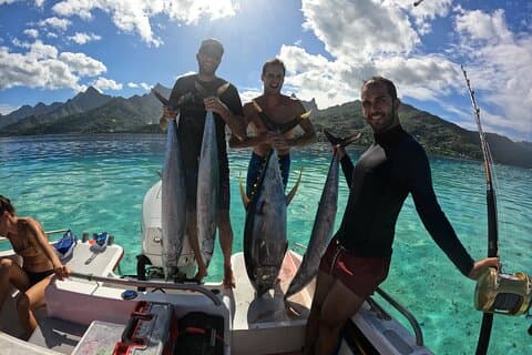 Medio día de pesca de altura en Moorea en una excursión compartida