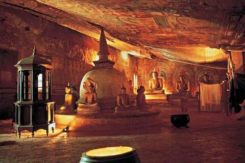 Privétour naar Dambulla en Sigiriya vanuit Kandy in een auto met airconditioning