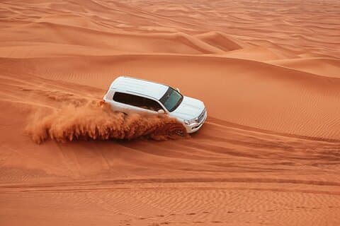 4WD Red Dune Desert Safari med BBQ-middag, liveshower och mer