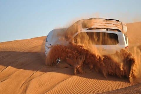 Aventure dans le désert de sable rouge de Dubaï