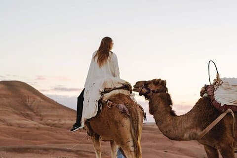 Excursão privada de 5 horas ao pôr do sol no deserto de Agafay com passeio de camelo