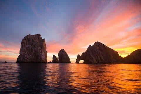 Cabo Private Sunset Yacht Tour: Middag, drikke og bueutsikt