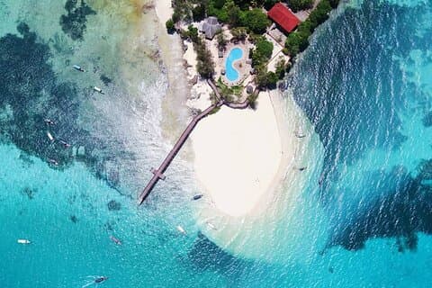 Prison Island; Stone Town Tour; Secret Garden; Kuza-hulen; Paje Beach; Steinen