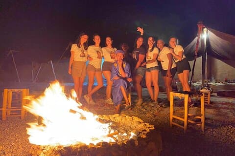 Jantar mágico e show no deserto de Agafay com passeio de camelo