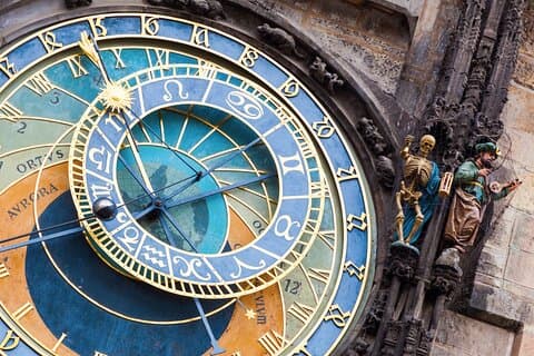 Tour della città vecchia, dell'orologio astronomico e dei sotterranei con PragueWay
