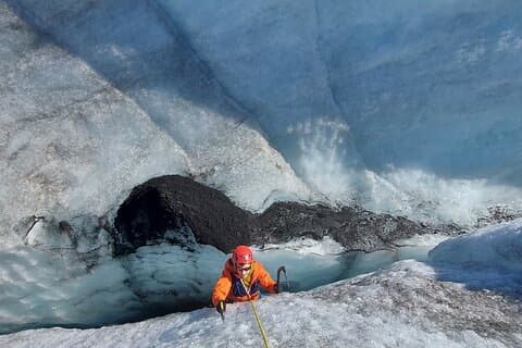 Eisklettern und Gletscherwandern in kleiner Gruppe in Solheimajökull