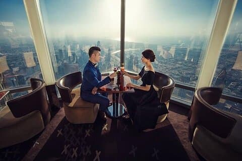Njut av Burj Khalifa med entrébiljett till 124:e våningen och middag