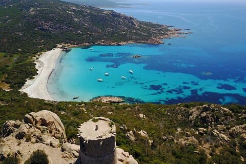 Gita di un giorno a Tizzano e le sue spiagge di sabbia bianca