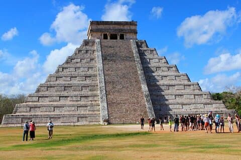 Deluxe Chichen Itza ruiner! 2 Cenotes og Valladolid fra Cancun