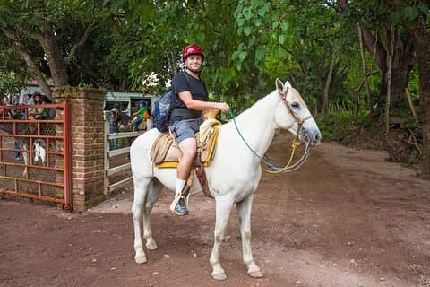 Sierra Madre paardrijden en zipline met lunch inbegrepen