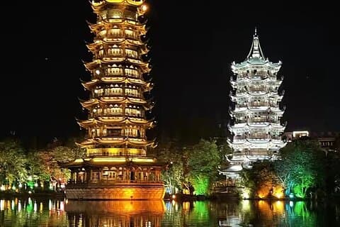 Guilin Four Lakes Night cruise med engelsktalende driver fra Guilin hotel