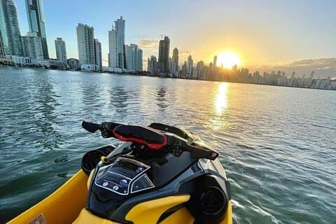 Moto d'acqua Miami : vivi il massimo divertimento acquatico
