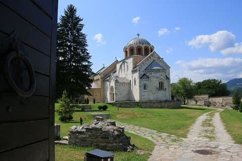 Tour Privado de Monastérios em Zica e Studenica saindo de Belgrado