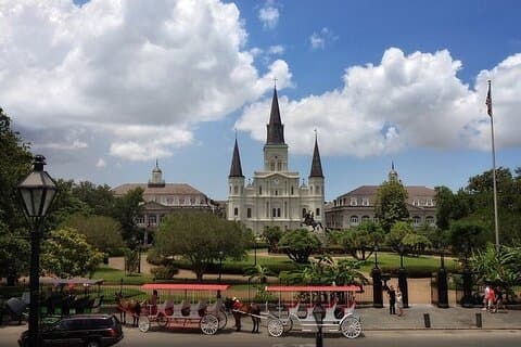 New Orleans City and Cemetery Tour with Garden District Stroll
