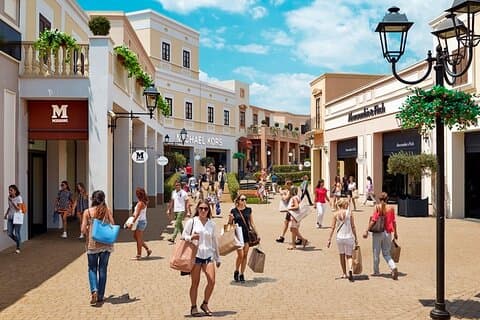 Privat transport till Sicilia Outlet Village shopping