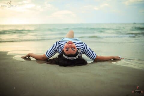 Privat strand fotoshoot i det nordlige Goa af professionel fotograf
