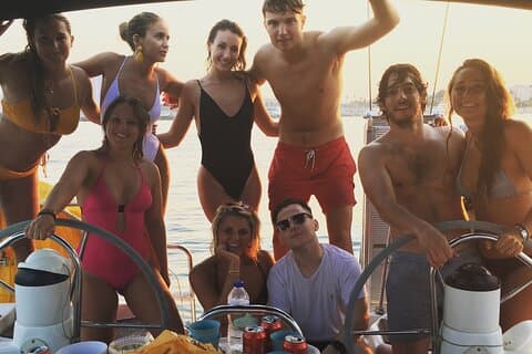 Barcelona Tour Privado de 2 horas de barco com Cava e lanches