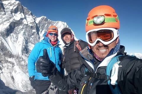エベレストベースキャンプでのアイランドピーク登山