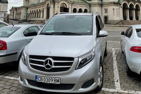 Transfer do Aeroporto de Sofia para o seu hotel em Sofia em classe VIP Mercedes V