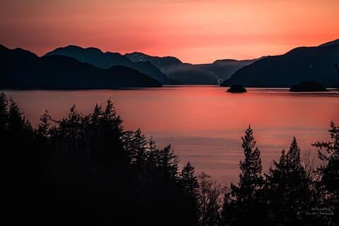 Crucero en barco al atardecer en Vancouver