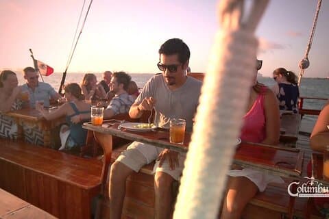 Votre dîner romantique à Cancun, comprend un bar ouvert national et de la musique live
