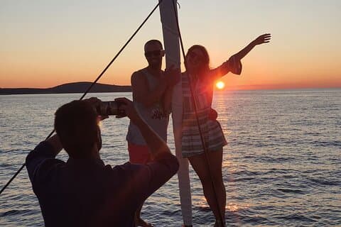 Privado - Romântico Sunset Sailing em um iate de 36 pés de Zadar (até 8 viajantes)