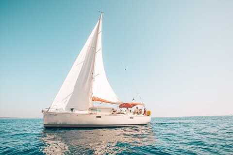 Seil og flykt til Pakleni-øyene | Halvdagsseiling på en moderne 36 fots yacht
