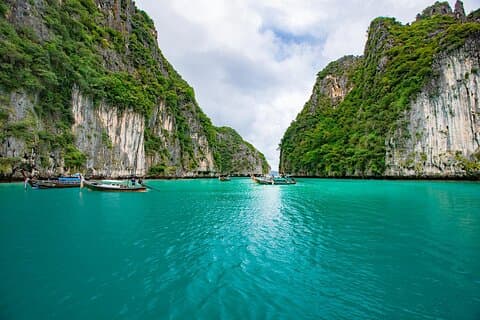 Phi Phi + 4 Islands Avoid the Crowds Tour From Krabi
