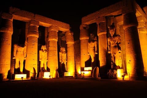 Nachttour durch Luxor mit der Pferdekutsche: Entdecken Sie die Magie der Stadt!