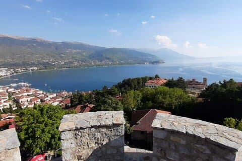 Transferência Turística de Tirana para Skopje com uma excursão de Ohrid