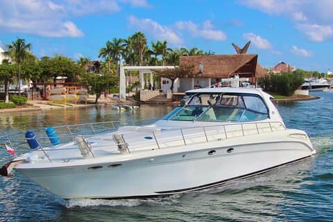 Private Yacht SEARAY SUNDANCER 60ft bis zu 20 Personen 23P1