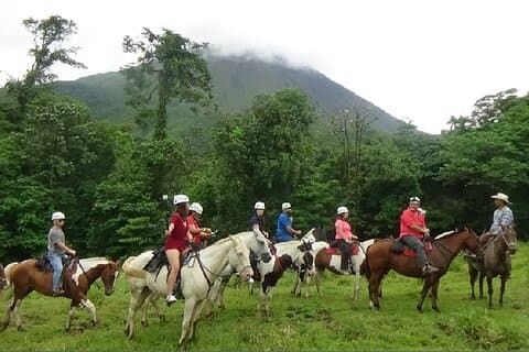Horseback Riding til Arenal Volcano med Hot Springs