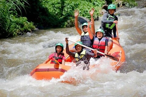 6-stündige Wildwasser-Rafting und private Tour zum Wasserfall Kanto Lampo
