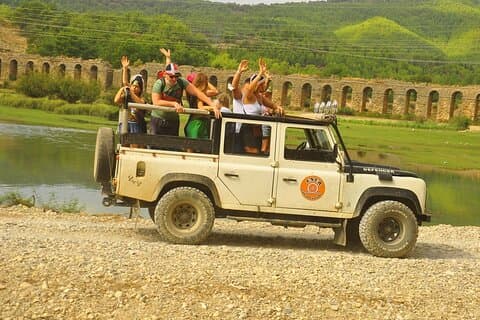 Lado: Jeep Safari e Green Canyon See com almoço