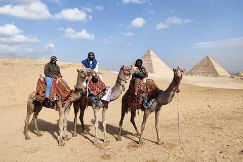 Visite privée des pyramides de Gizeh et du Caire au départ de Charm el-Cheikh en avion