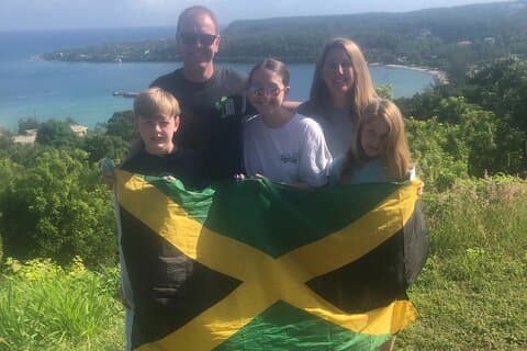 Privat & anpassa rundtur till Bob Marleys Nine Mile och Dunn's River Falls