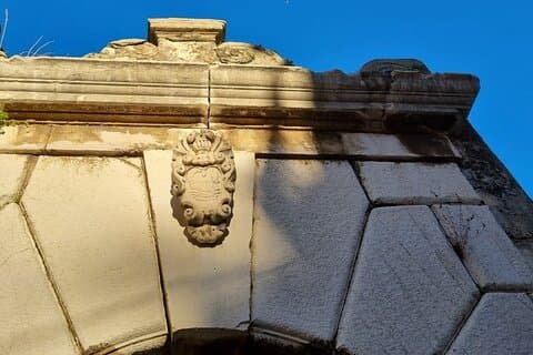 Storie storiche mai raccontate: tour a piedi della città di Corfù