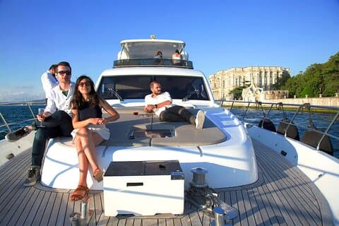 Istanbul:Private Yacht Cruise with Maiden's Tower Visit