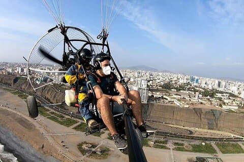 Flyv paragliding langs Limas kyst