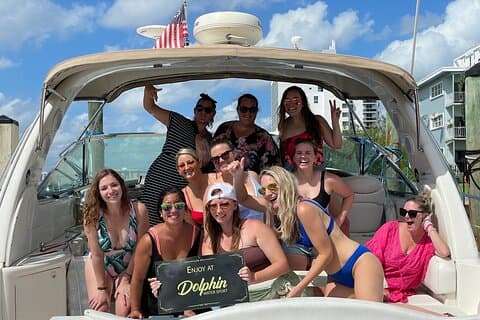 Miami Yacht Party – Upptäck hemliga platser med kapten och drycker