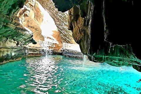 Visite privée de 2 jours et 1 nuit de Wadi Shab au désert de Wahiba Sands