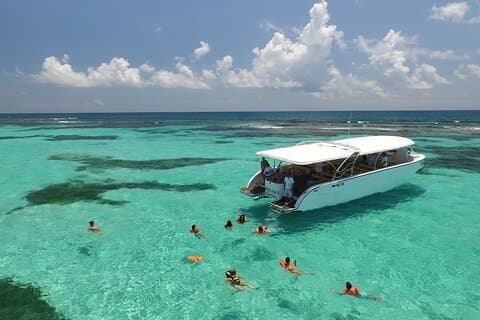 Private Boat Unlimited Party to Isla Mujeres + Transfer