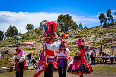 Tour to the islands of Uros and Taquile by speedboat from Puno