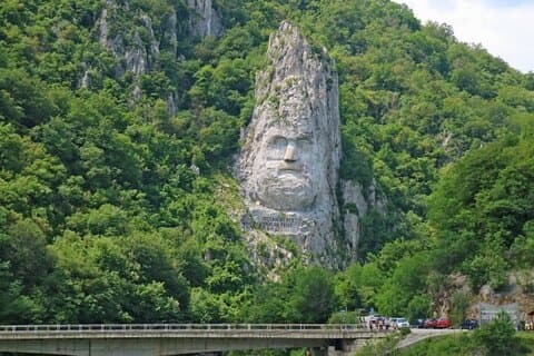 Tour privado de un día en Bucarest más 4 días en Transilvania