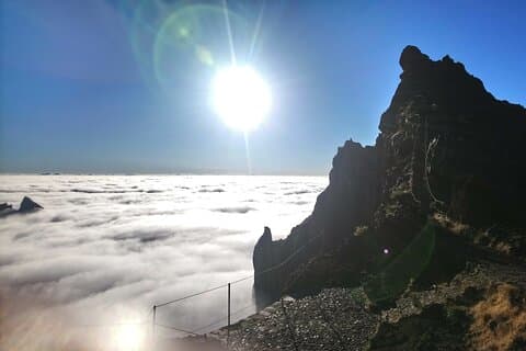 Caminhada guiada privada ao nascer do sol no Pico do Areeiro ou outro costume