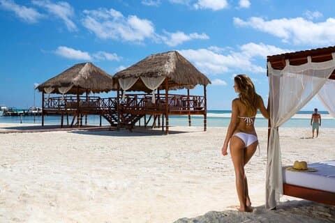 Heldagspas i den bedste Beach Club i Riviera Maya. Transport inkluderet