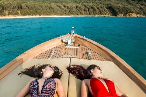 Excursion en bateau privé avec déjeuner ou apéritif à la Calette di Scarlino