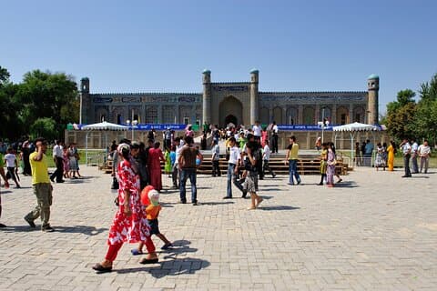 Tour privado de 2 días por el valle de Fergana en tren desde Tashkent