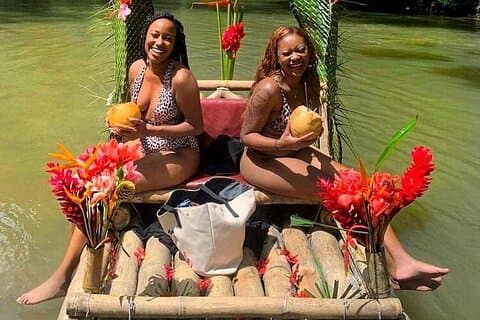 Kennedy's Bamboo Rafting med kalkstensmassage från Montego Bay