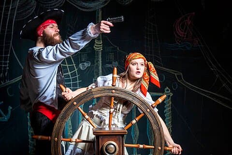 Nachtpiratenshow in Cancun an Bord eines Piratenschiff-Hummer-Dinners